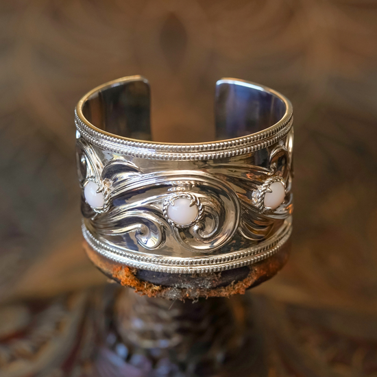 Load image into Gallery viewer, The Helen Mary Cuff
